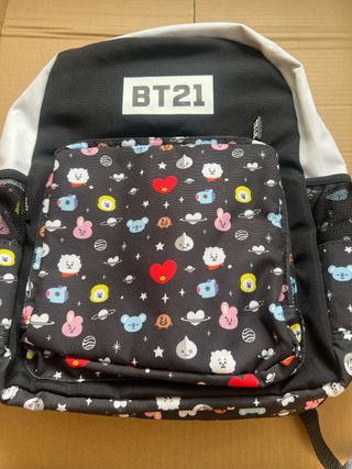 Mochila BT21 Negra con Estampado Multicolor