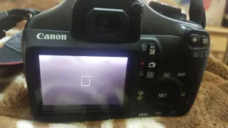 Cámara Canon EOS 1100D con objetivo 18-55mm