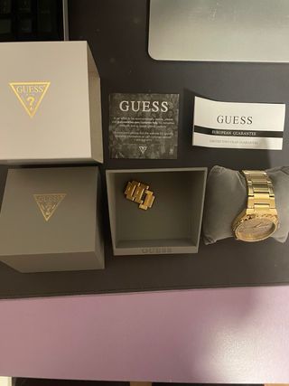 Reloj Guess Dorado
