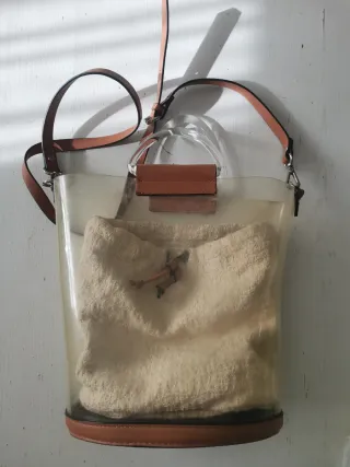 Bolso transparente Zara. ECI