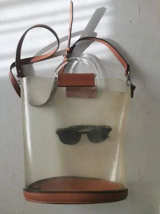 Bolso transparente Zara. ECI