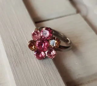 Anillo Flor con Cristales Rosas y Dorados