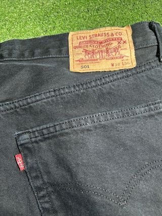 Levi's 501 Negros - Botón Fly