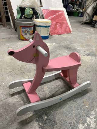 Caballo balancín rosa para bebé