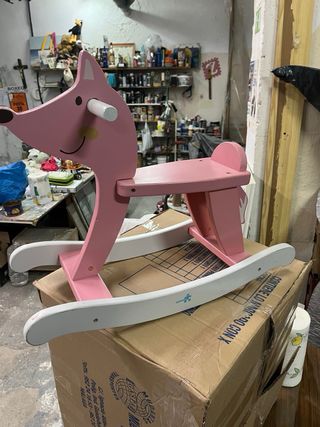 Caballo balancín rosa para bebé