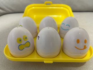 Tomy Toomies Huevos Encajables