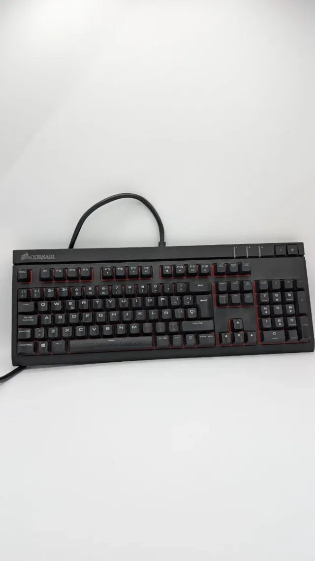 Teclado Mecánico Corsair Strafe RGB