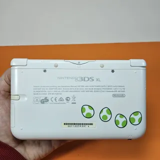 Nintendo 3DS XL Yoshi Special Edition
