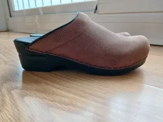 Zuecos piel de nobuk