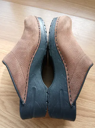 Zuecos piel de nobuk