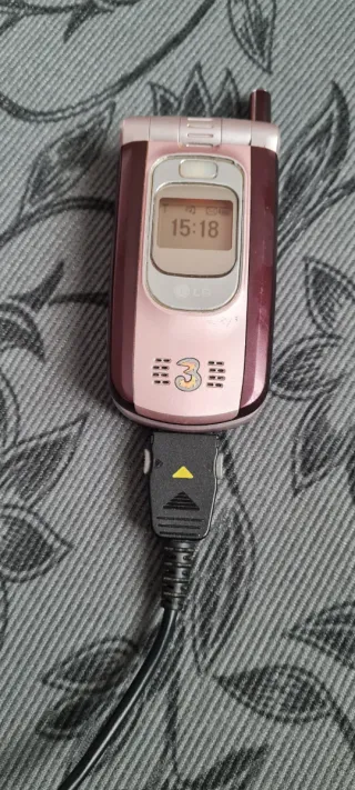 Cellulare LG rosa