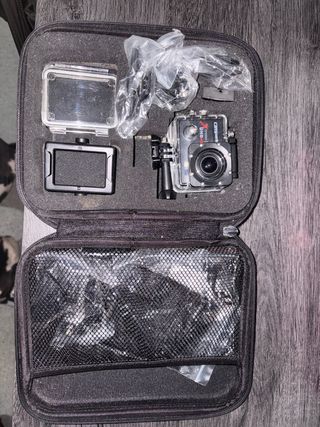 Cámara de acción GoPro con accesorios