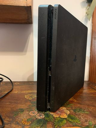 PlayStation 4 Slim Nera