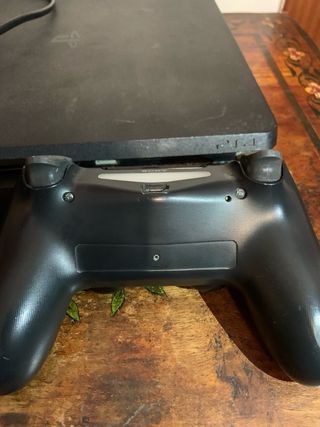 PlayStation 4 Slim Nera