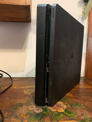 PlayStation 4 Slim Nera