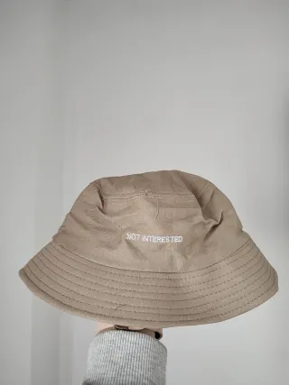 Gorro beige NOT INTERESTED
