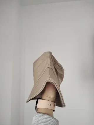 Gorro beige NOT INTERESTED