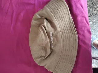 Gorro beige NOT INTERESTED