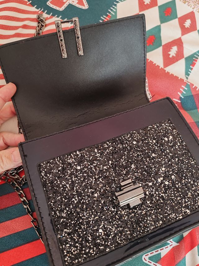 Bolso de fiesta negro y plateado