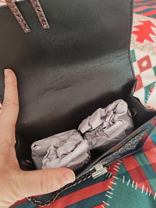 Bolso de fiesta negro y plateado