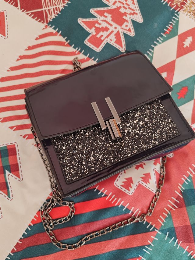 Bolso de fiesta negro y plateado