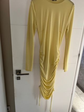 Vestido amarillo manga larga fruncido