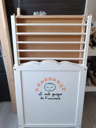 Cuna de madera blanca