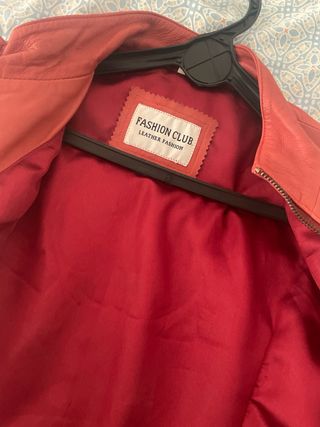 Chaqueta de cuero roja