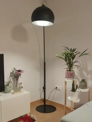 Black Sphere - Lámpara de pie de metal negro