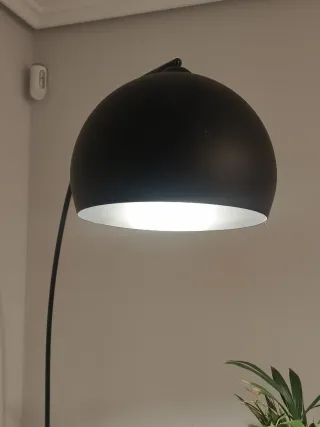 Black Sphere - Lámpara de pie de metal negro