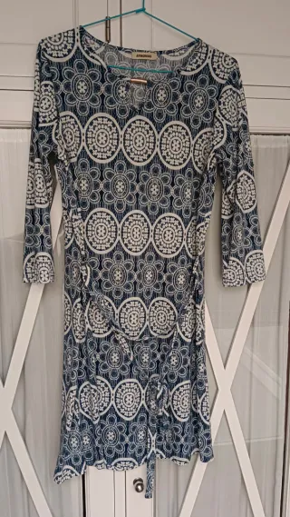 Vestido estampado azul y blanco