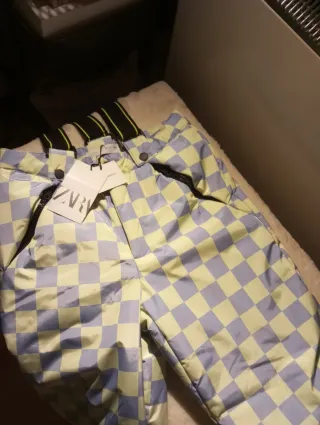 Peto de nieve a cuadros Zara. Talla 13-14 años