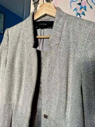 Abrigo Zara gris espiga