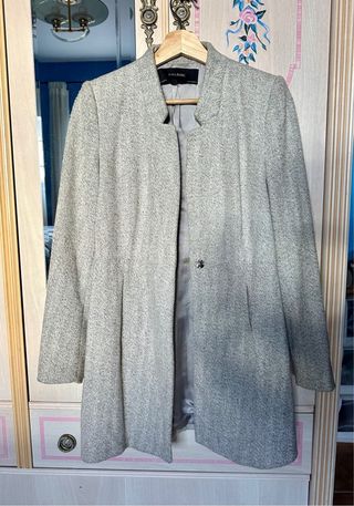 Abrigo Zara gris espiga