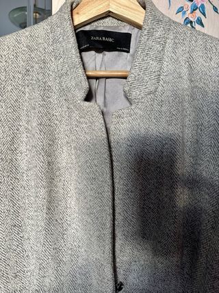 Abrigo Zara gris espiga