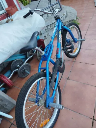 Bicicleta BMX azul