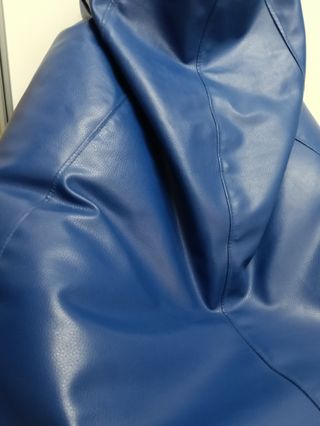 Puff azul Klein / azul eléctrico