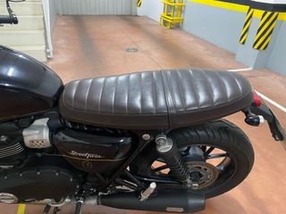 TRIUMPH STREET TWIN 900