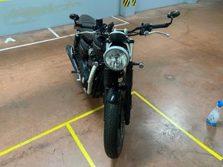 TRIUMPH STREET TWIN 900