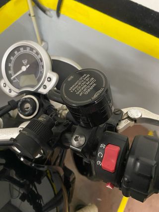 TRIUMPH STREET TWIN 900