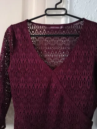 Camiseta encaje Bershka granate talla M