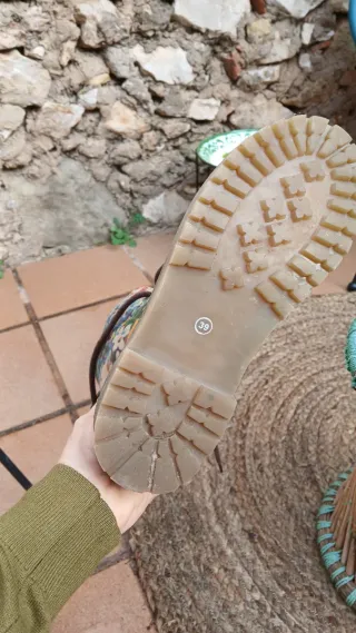 Botas lejeras con flores