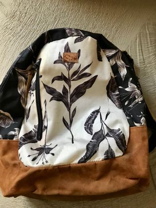 Mochila Roxy floral y base de ante