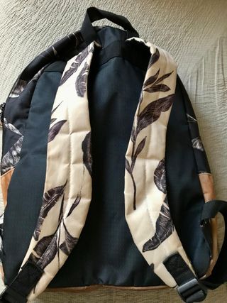 Mochila Roxy floral y base de ante