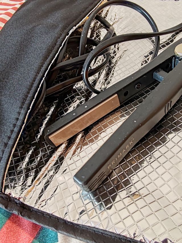 Mini plancha de pelo negra y plateada