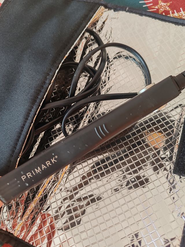 Mini plancha de pelo negra y plateada