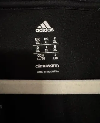 Chaqueta Adidas gris y negra