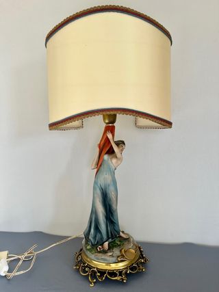 Lampada Scultura Capodimonte Donna