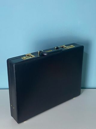 Maletín negro con combinación