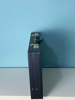 Maletín negro con combinación